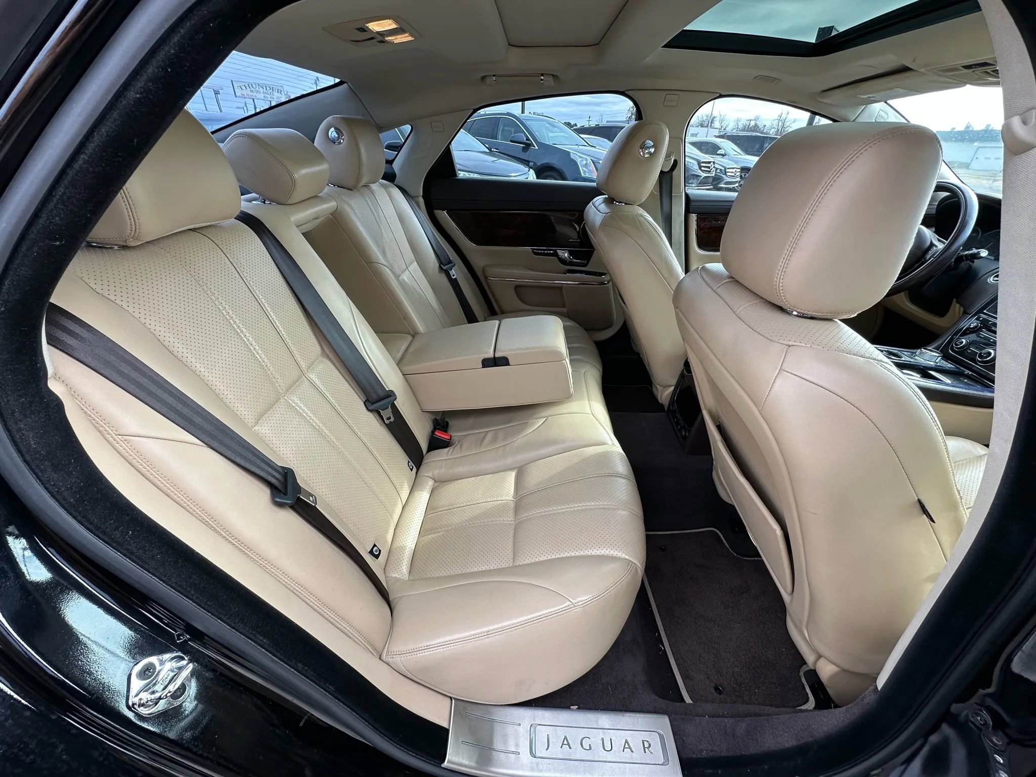 Used 2013 Jaguar XJ image 14