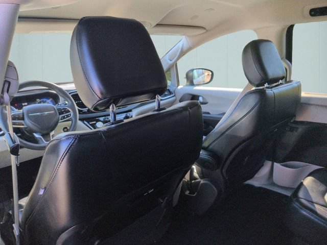 Used 2023 Chrysler Pacifica Touring-L FWD image 25