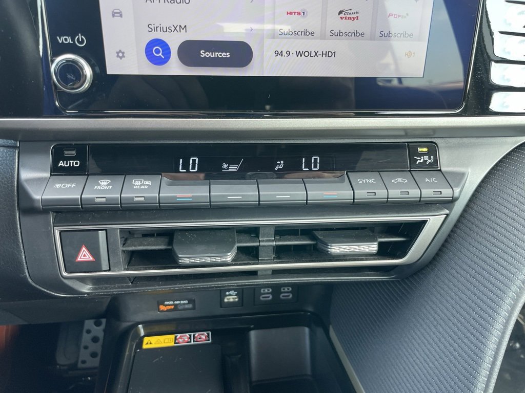 Used 2025 Toyota Camry SE image 11