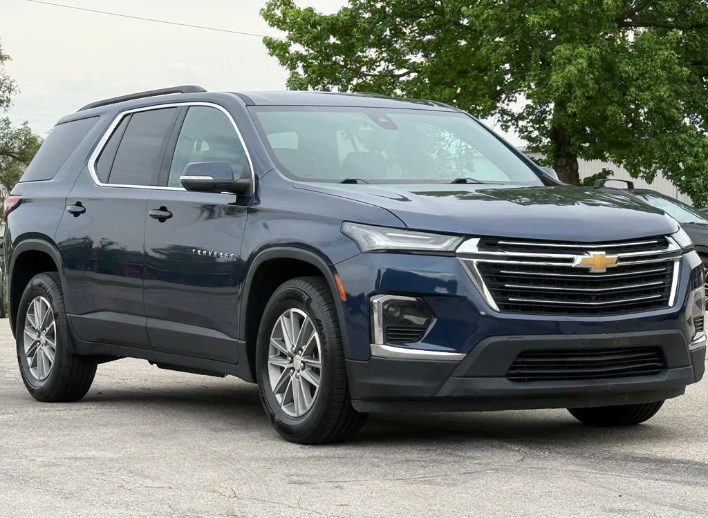 Used 2023 Chevrolet Traverse LT w/ Rear Camera Mirror Package AWD/4WD image 8