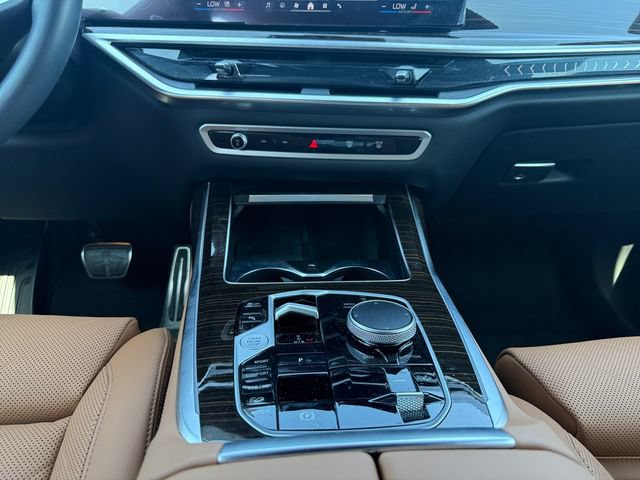 Certified 2026 BMW X7 xDrive40i w/ M Sport Package AWD/4WD image 11