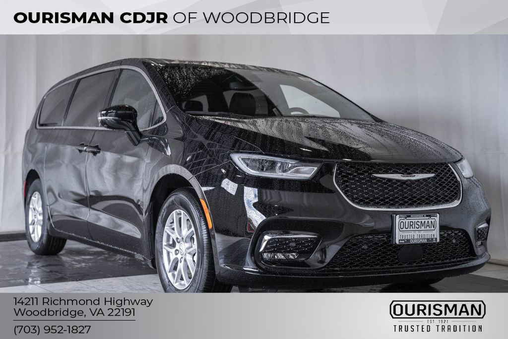 New 2026 Chrysler Pacifica Select