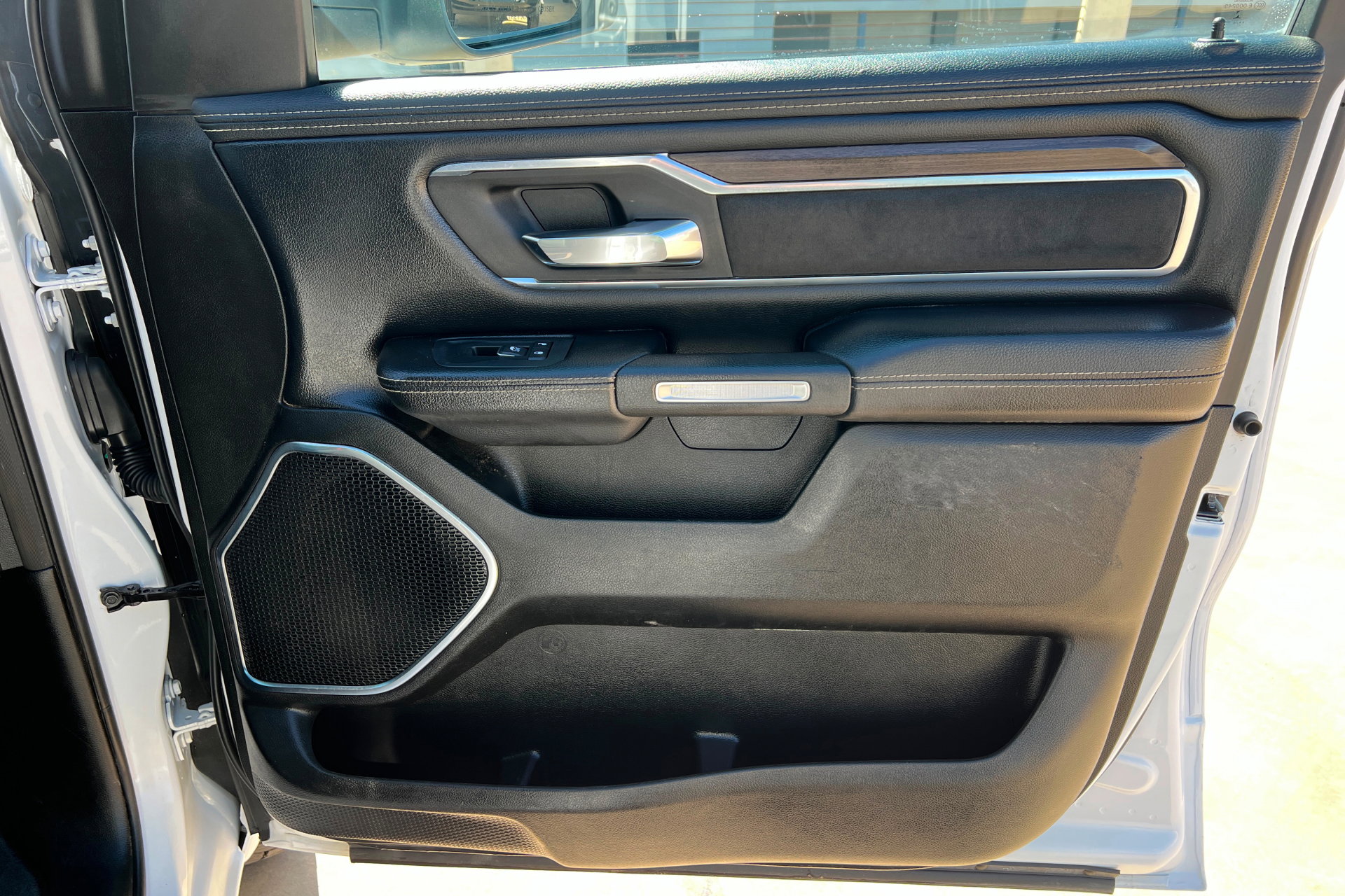 Used 2025 RAM 1500 Laramie image 22