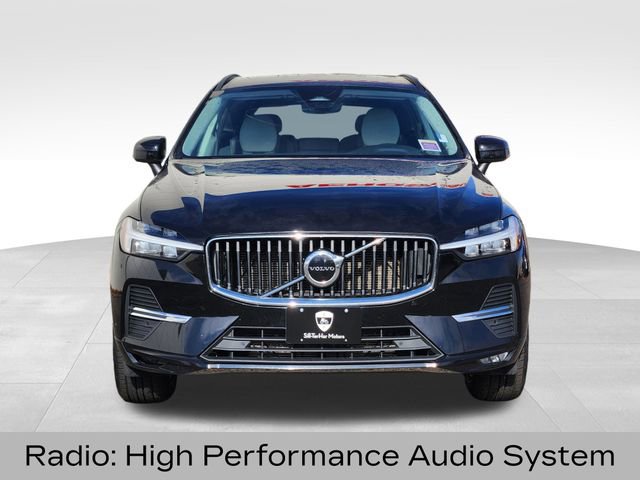 Certified 2022 Volvo XC60 B5 Momentum AWD/4WD image 2