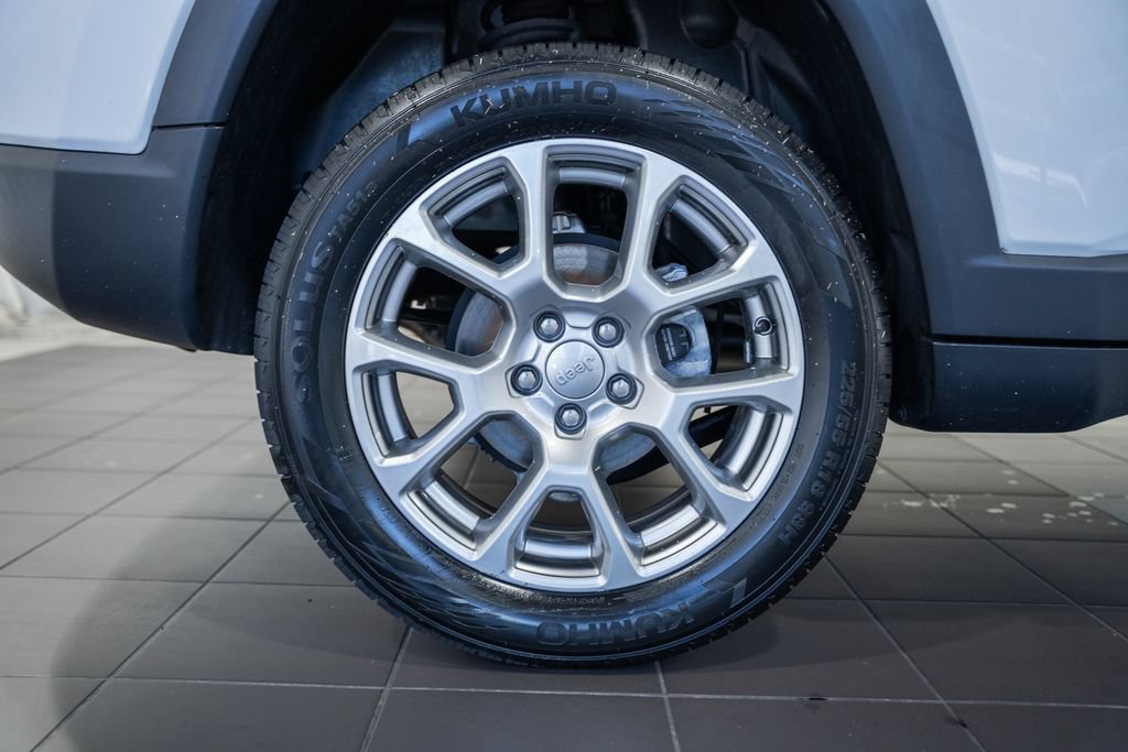 Certified 2022 Jeep Compass Latitude w/ Sun and Sound Group AWD/4WD image 13