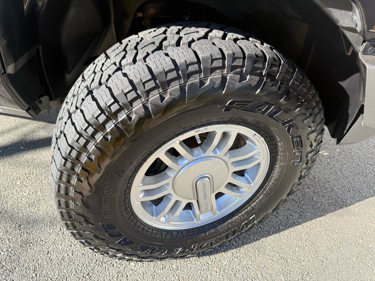 Used 2010 HUMMER H3 Adventure image 45