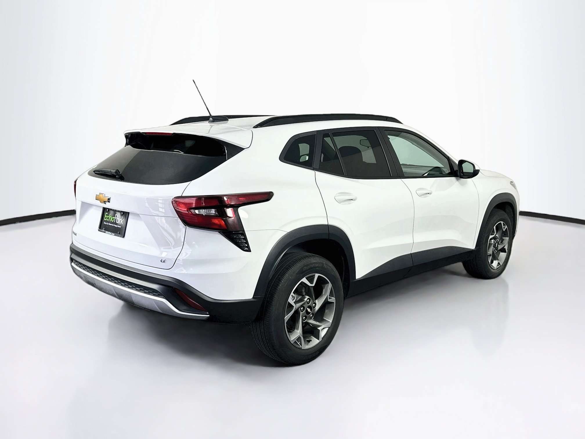 Used 2025 Chevrolet Trax LT FWD image 9