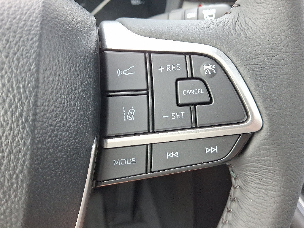 Used 2026 Toyota Sienna XLE FWD image 27