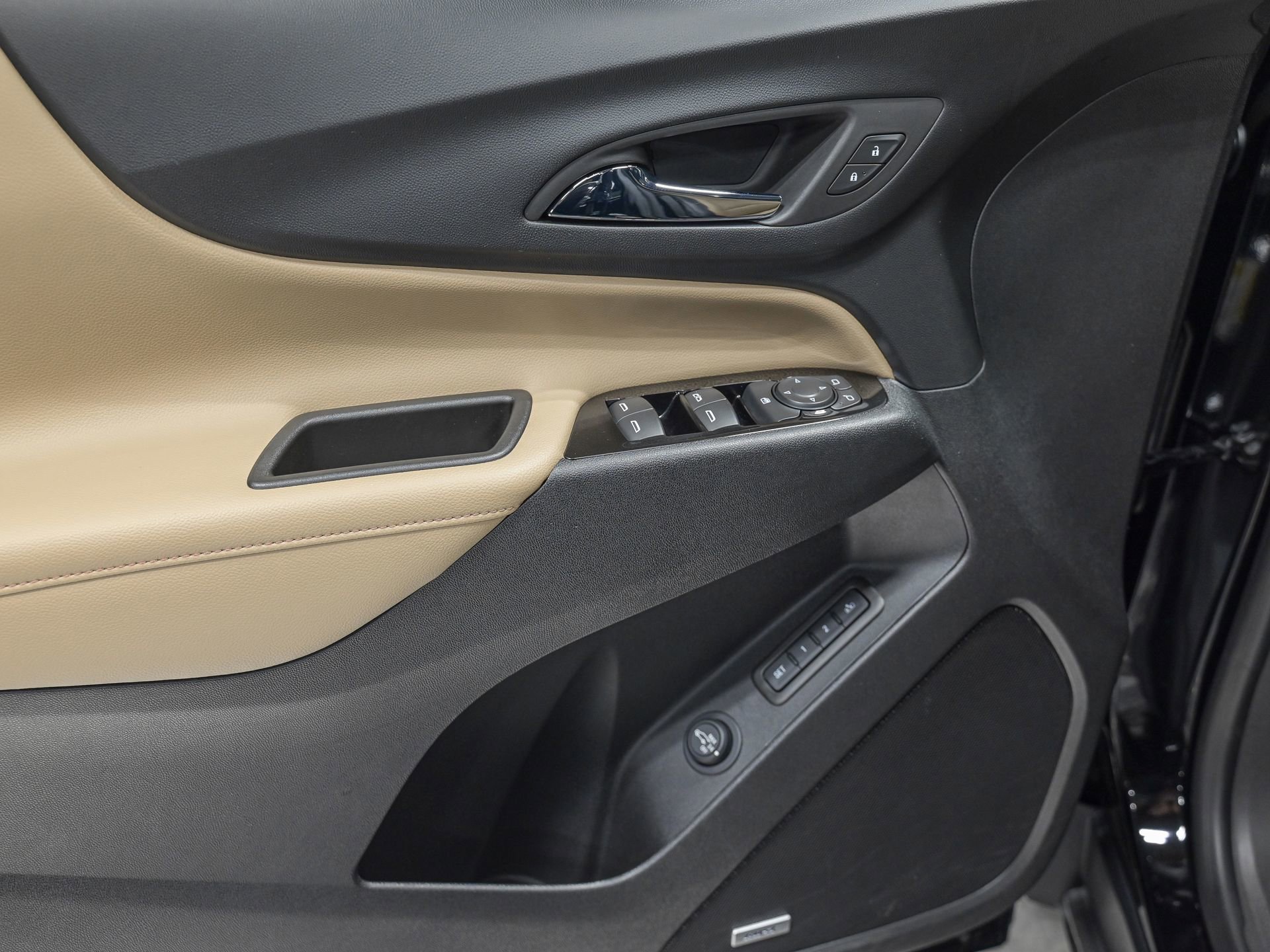 Used 2023 Chevrolet Equinox Premier image 13