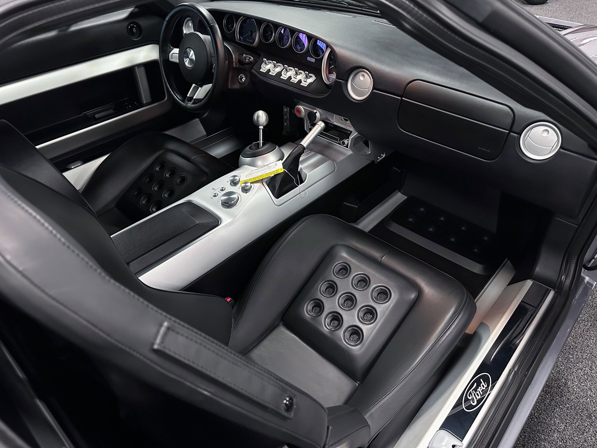 Used 2006 Ford GT image 25