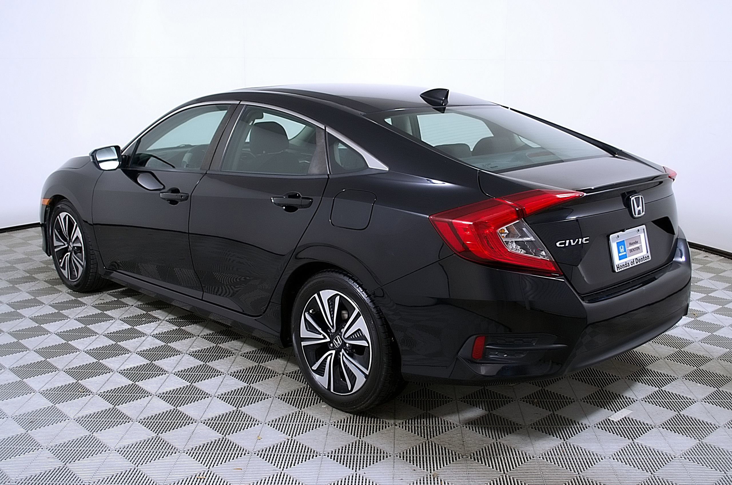Used 2017 Honda Civic EX-T image 9