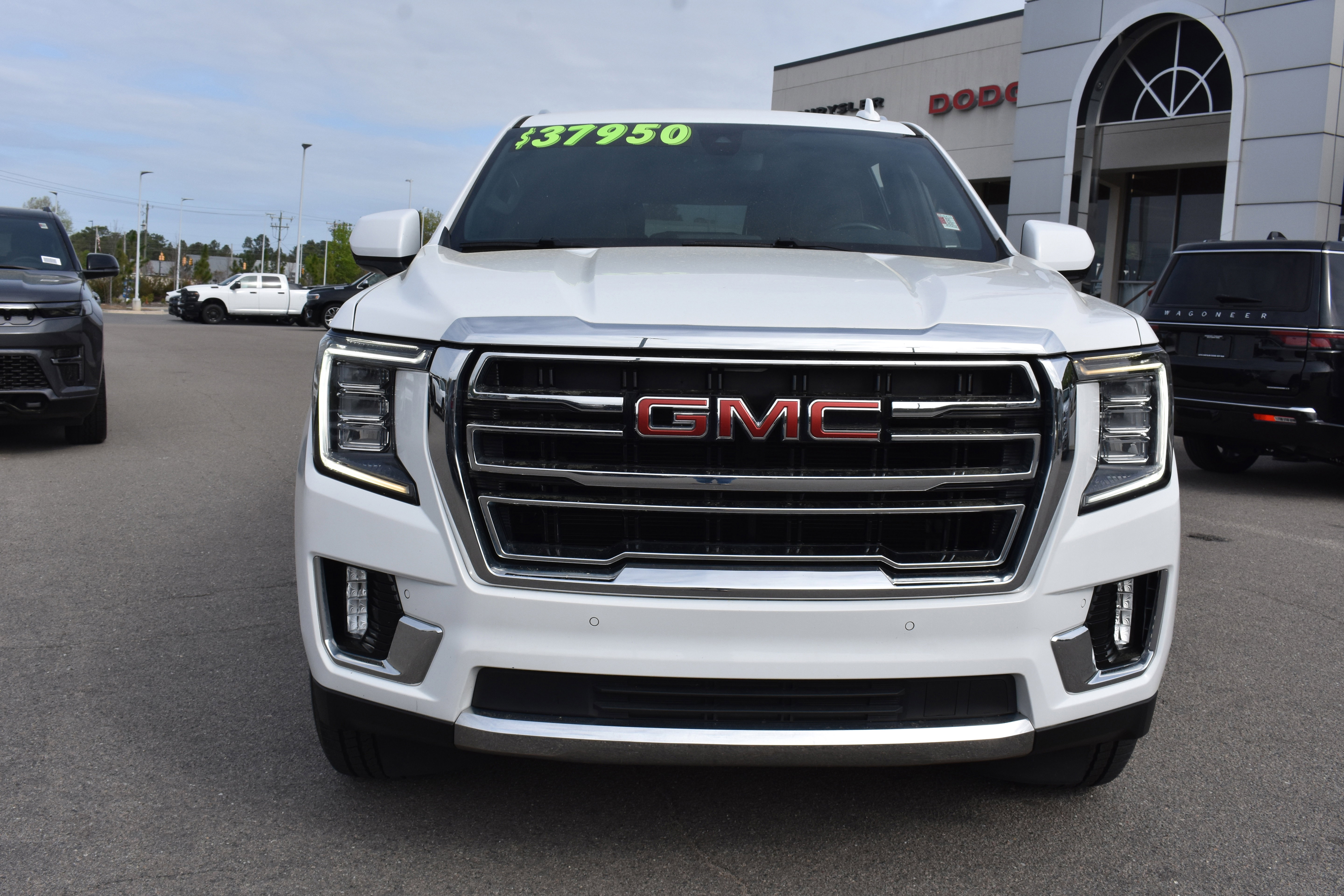 Used 2021 GMC Yukon XL SLT image 4