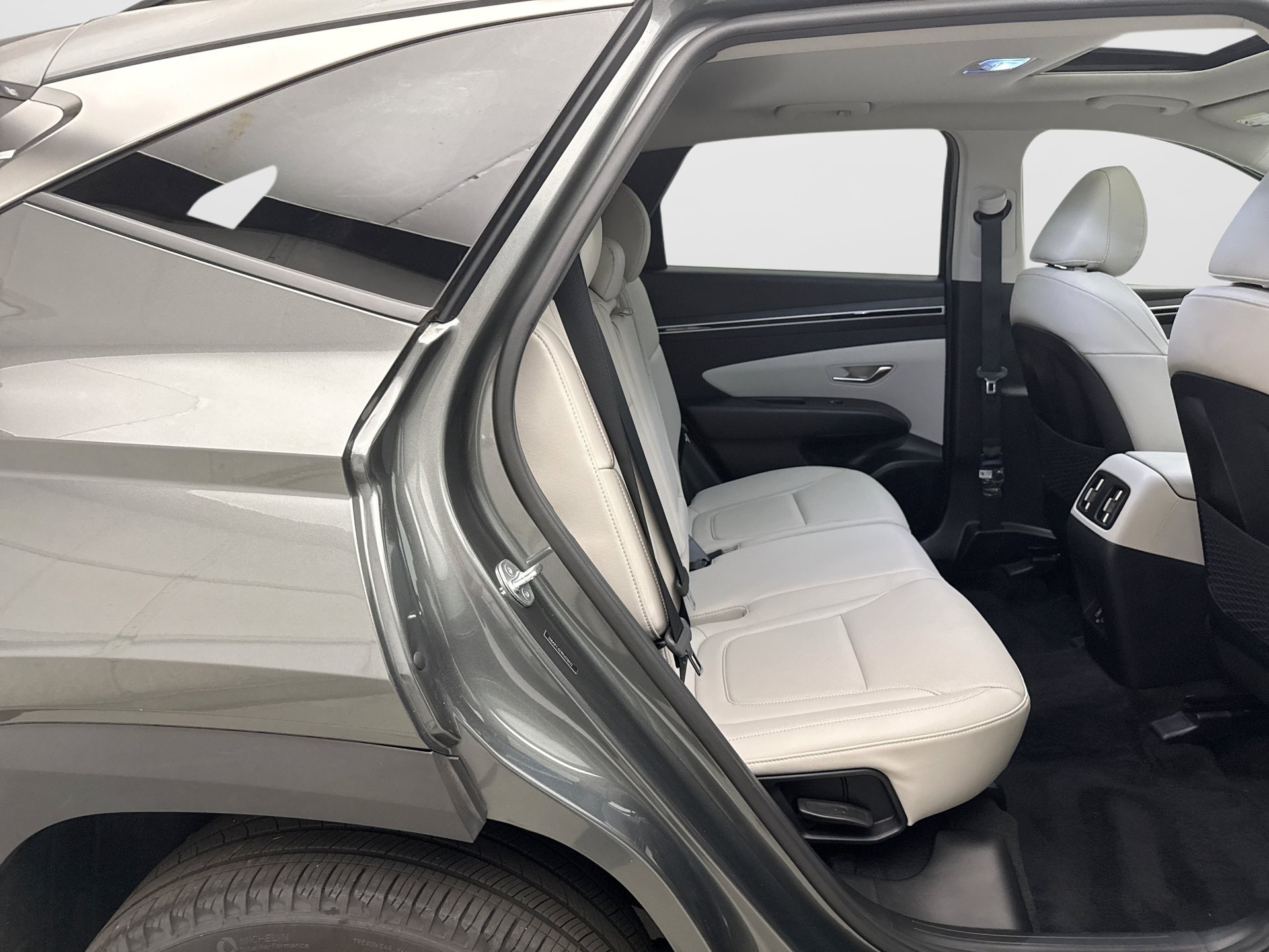 Used 2023 Hyundai Tucson SEL w/ Convenience Package AWD/4WD image 19