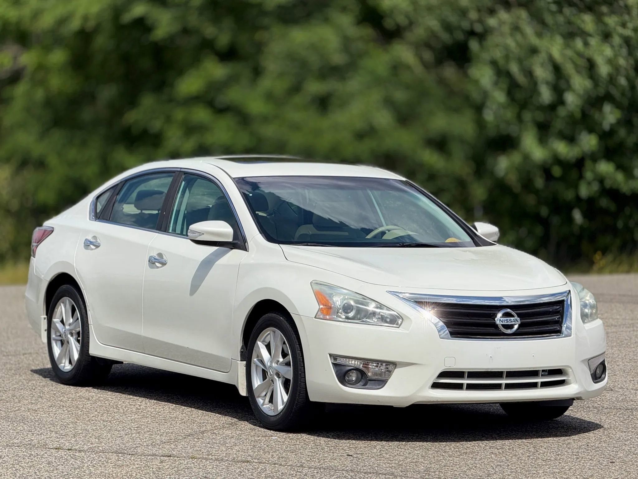Used 2015 Nissan Altima 2.5 SL w/ Technology Package FWD image 1