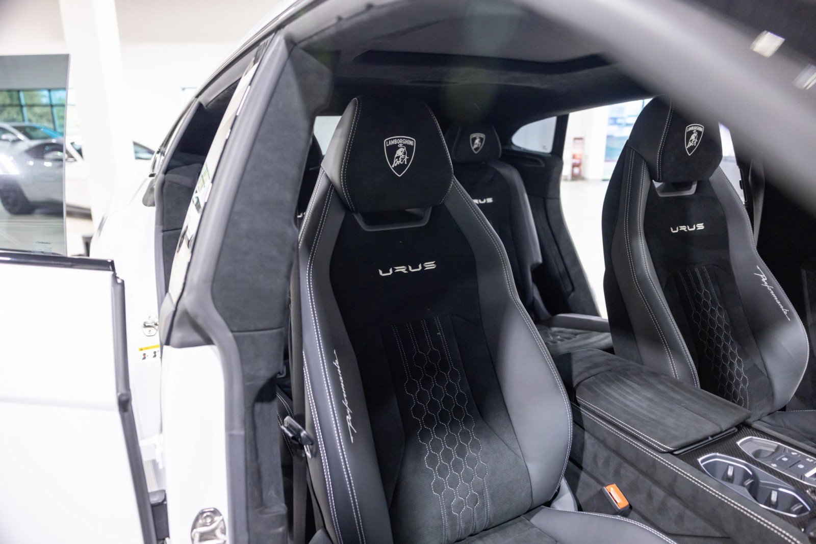 Used 2023 Lamborghini Urus Performante image 36