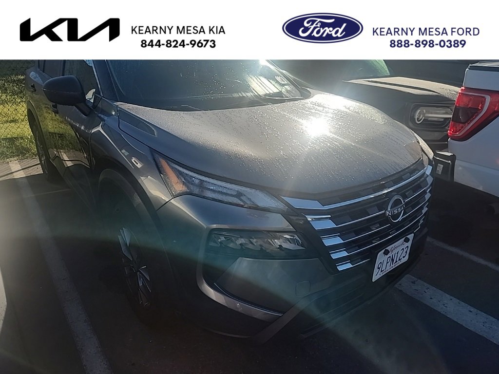 Used 2024 Nissan Rogue S image 1