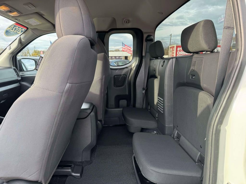Used 2024 Nissan Frontier S w/ Technology Package image 12