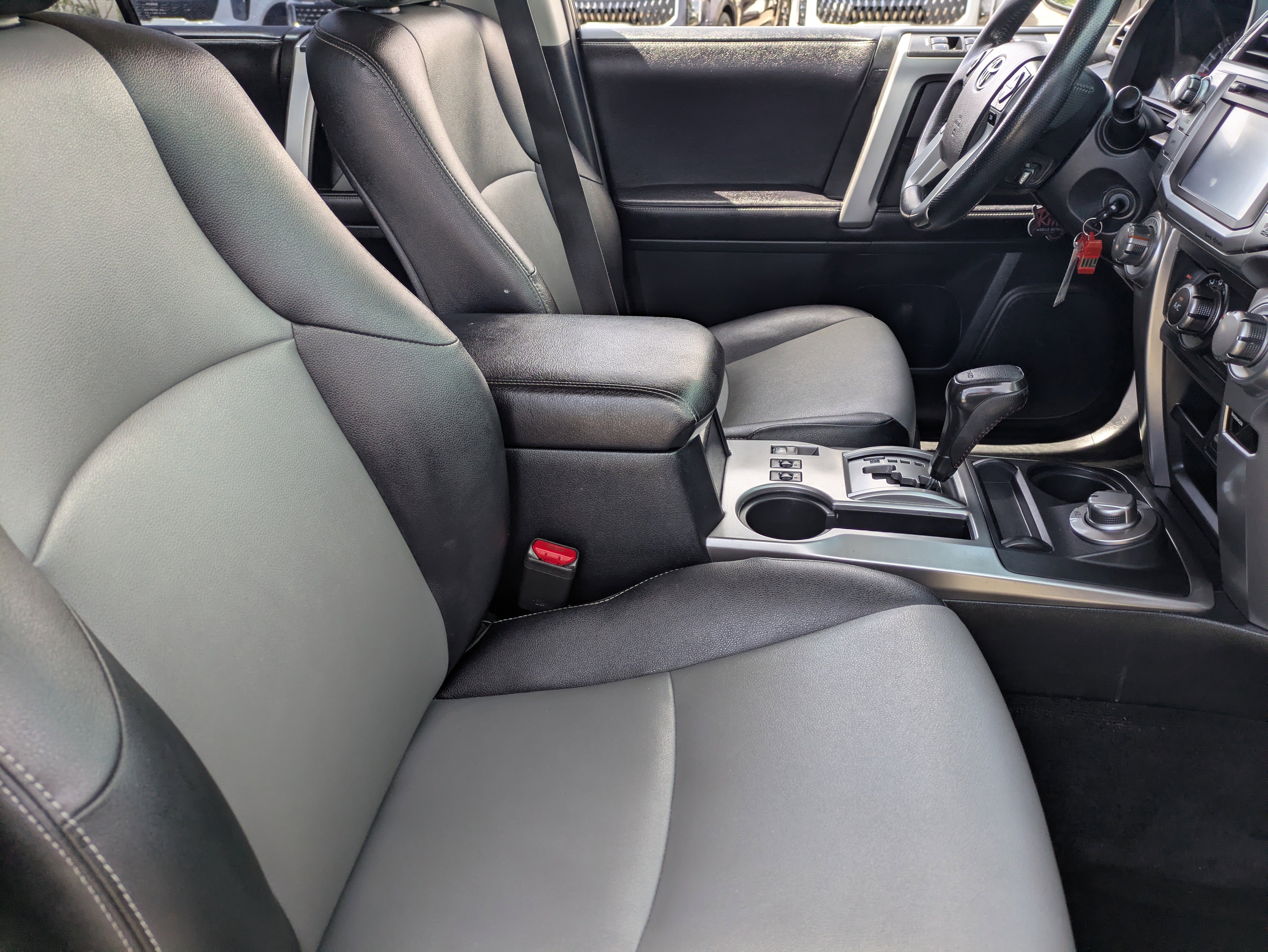 Used 2016 Toyota 4Runner SR5 image 12