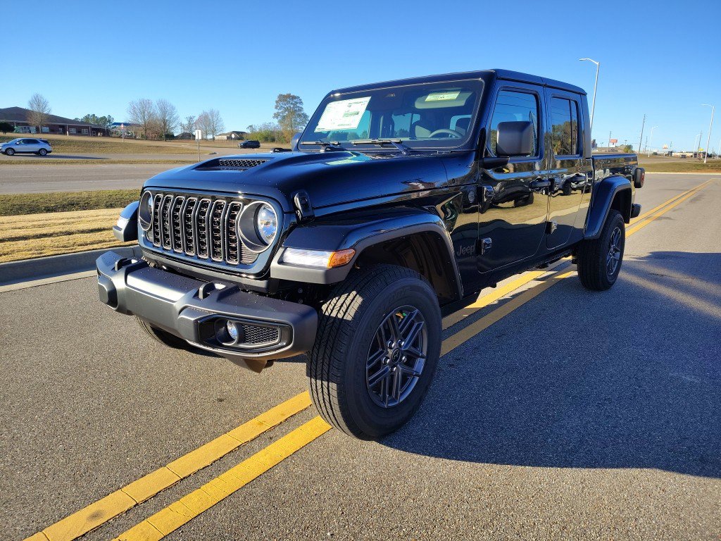 New 2026 Jeep Gladiator Sport AWD/4WD image 3