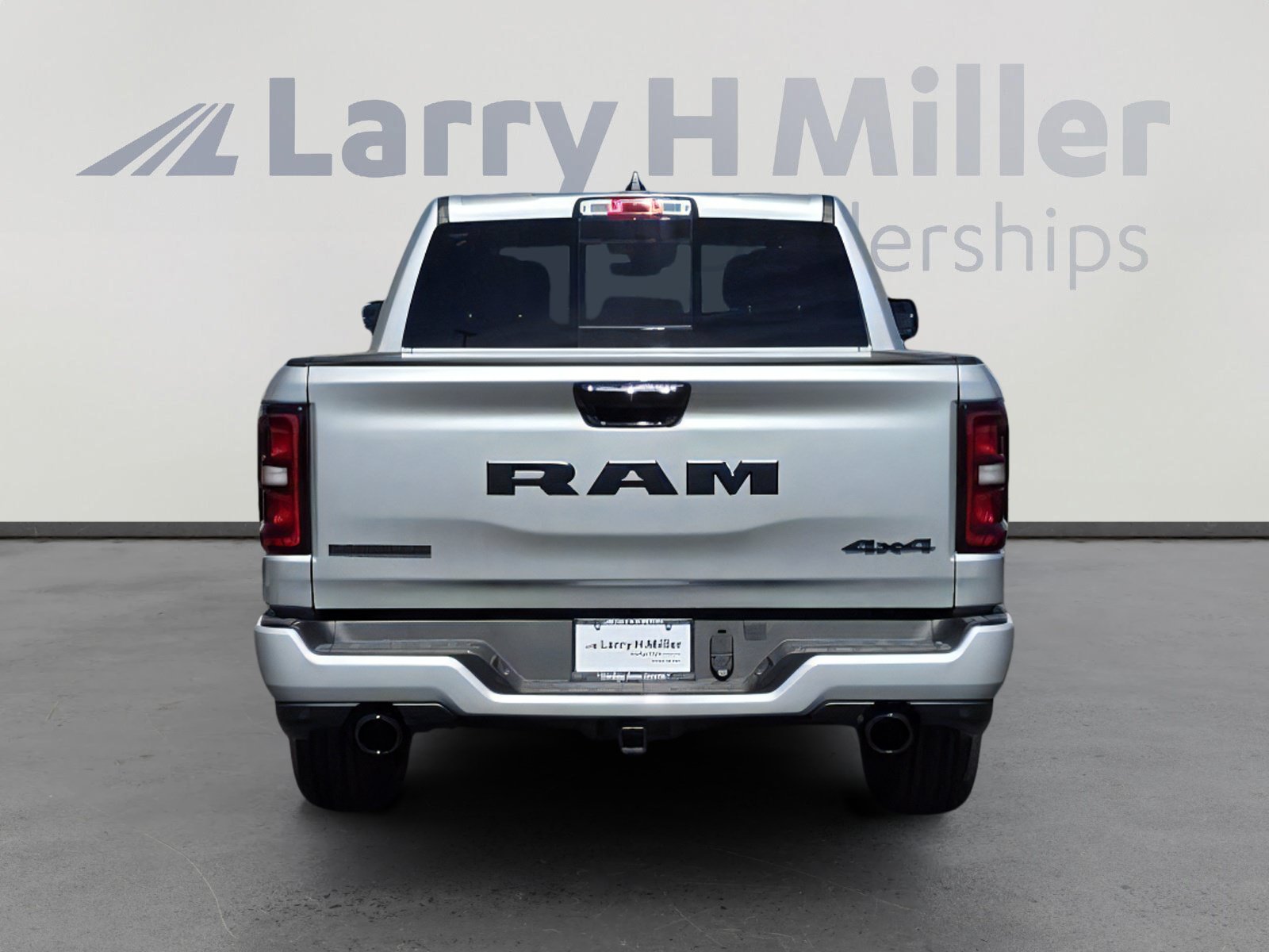 New 2026 RAM 1500 4x4 Crew Cab image 4