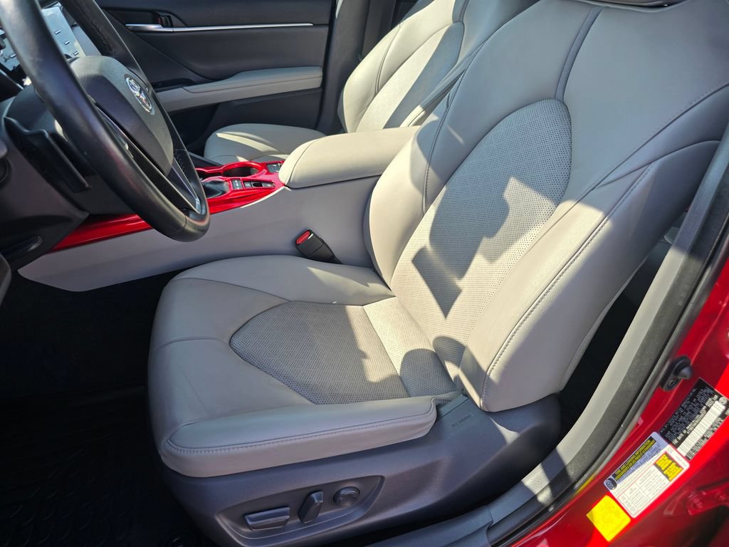 Used 2019 Toyota Camry XSE FWD image 16