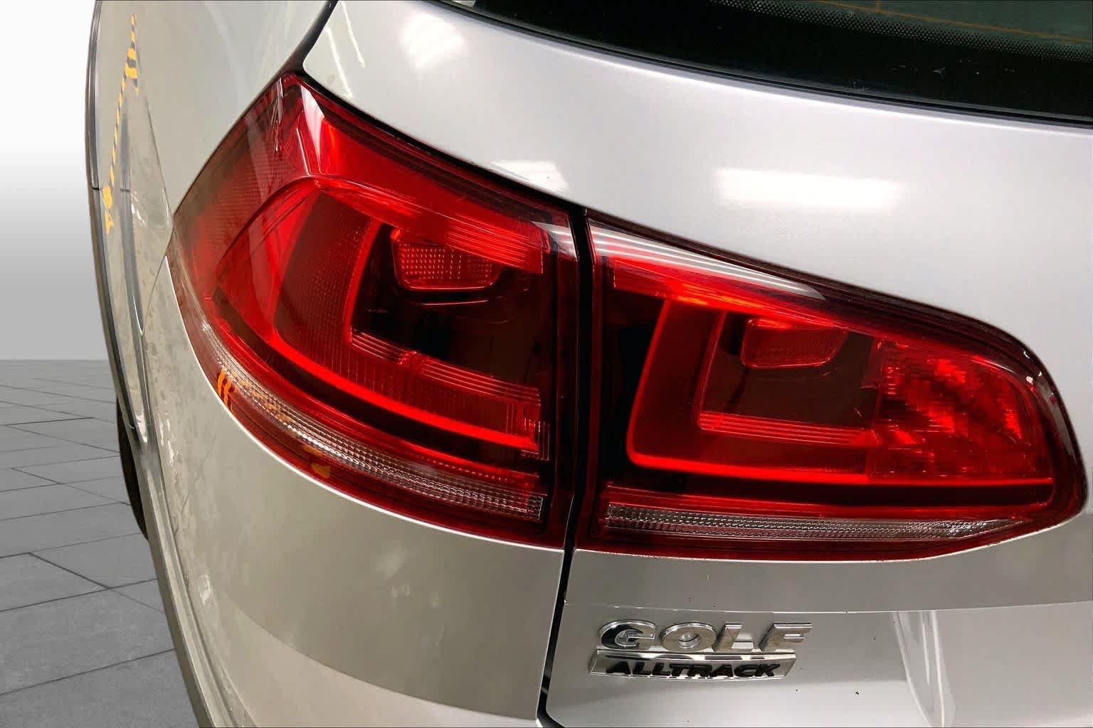 Used 2017 Volkswagen Golf Alltrack SE AWD/4WD image 28