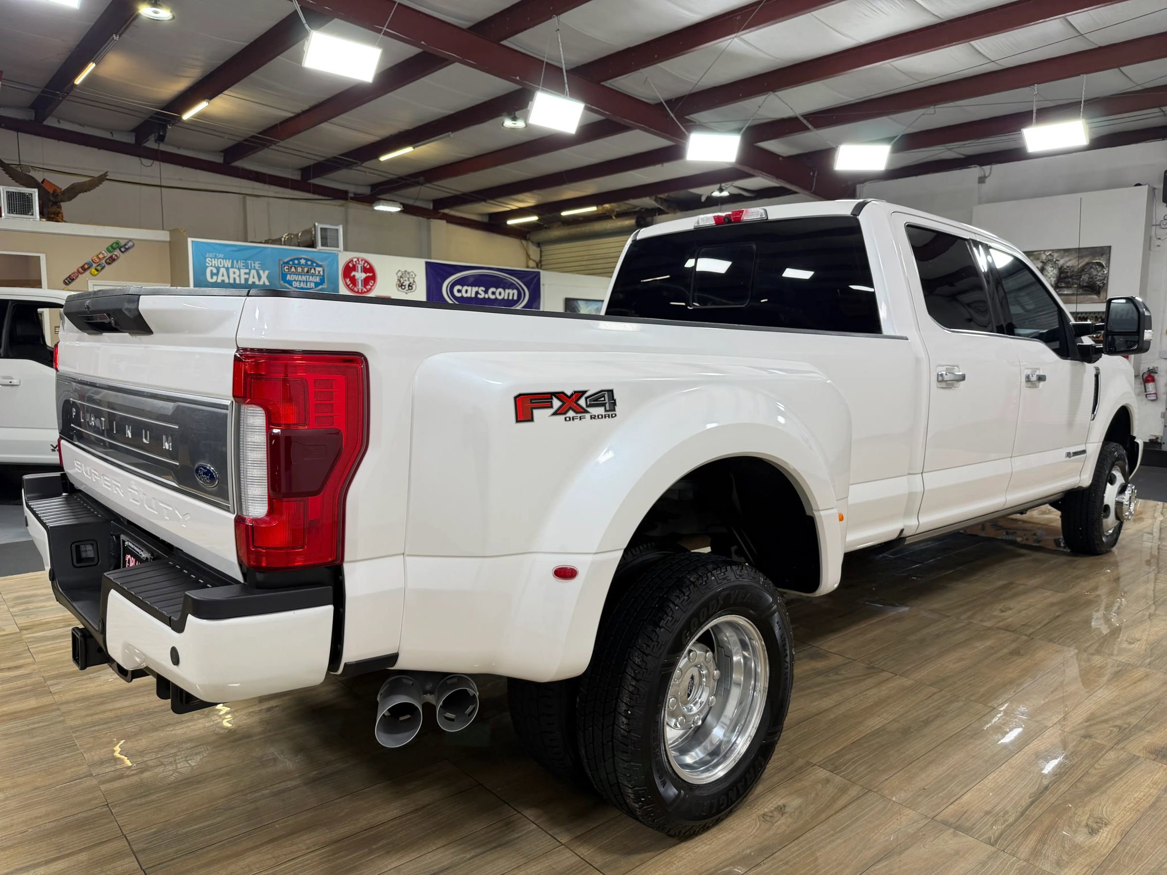 Used 2019 Ford F350 Platinum w/ Platinum Ultimate Package AWD/4WD image 5
