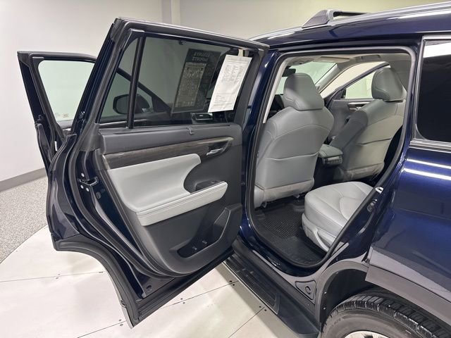 Used 2020 Toyota Highlander Platinum AWD/4WD image 29