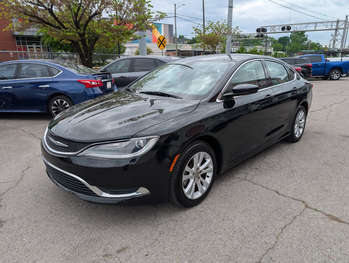 Used 2017 Chrysler 200 Limited Platinum FWD image 3