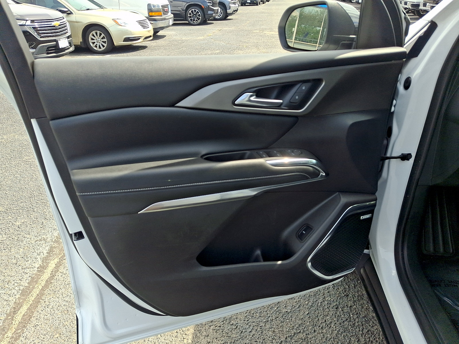 Used 2025 Chevrolet Traverse LT w/ Enhanced Driving Package FWD image 13