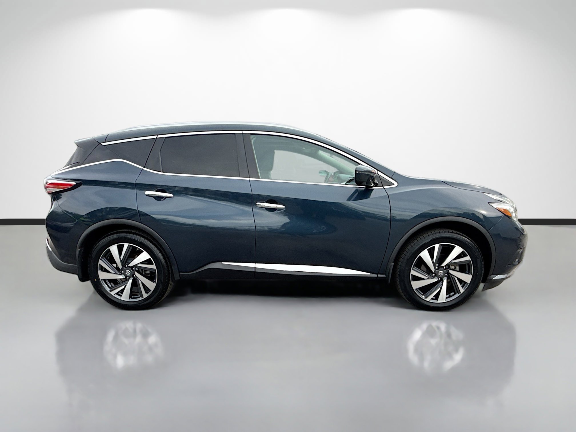 Used 2017 Nissan Murano Platinum w/ Platinum Technology Package FWD image 2