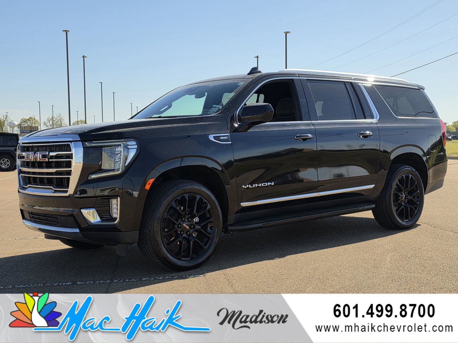 Used 2023 GMC Yukon XL SLT image 1