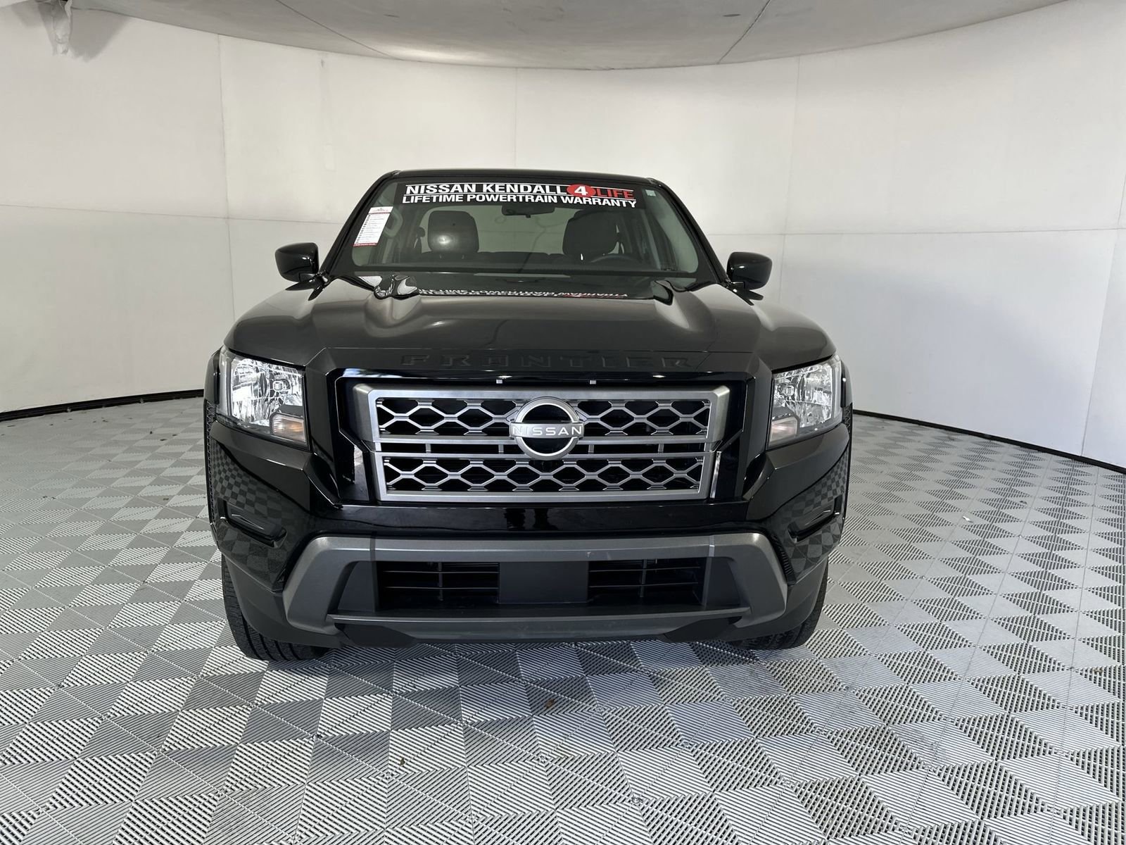 Used 2024 Nissan Frontier SV w/ Technology Package image 3