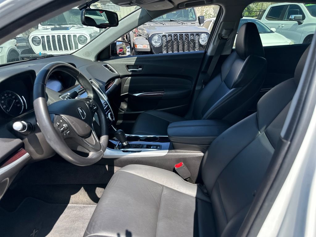 Used 2017 Acura TLX FWD image 12