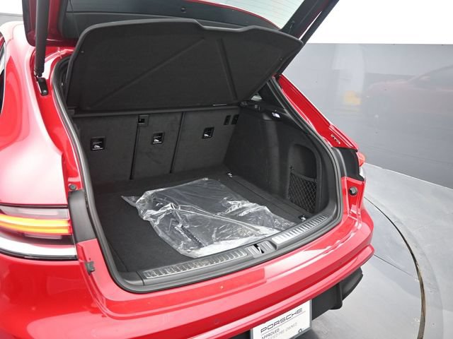 Certified 2022 Porsche Macan AWD/4WD image 23