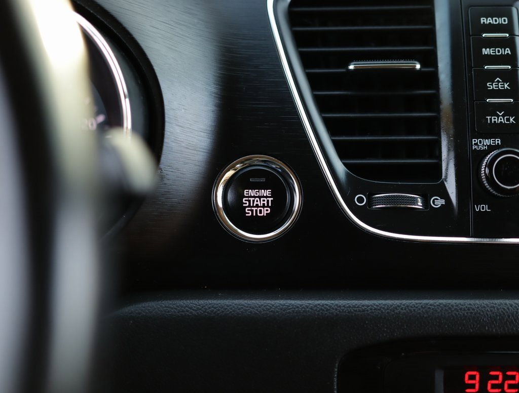 Used 2018 Kia Sedona LX w/ LX Essentials Premium Package image 17