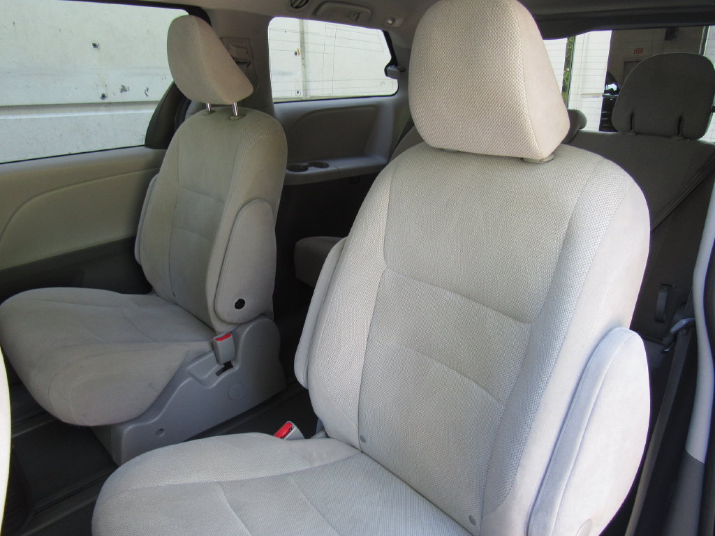 Certified 2020 Toyota Sienna L FWD image 14