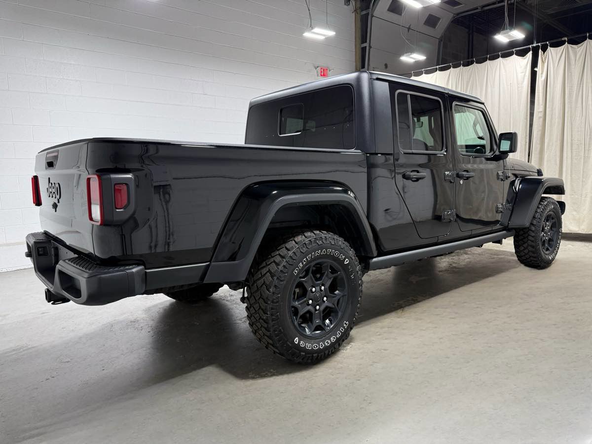Used 2023 Jeep Gladiator Sport image 4