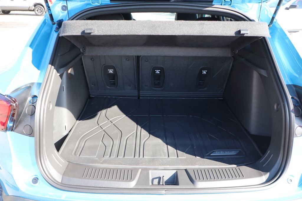 New 2026 Chevrolet Trax RS w/ Sunroof Package image 32