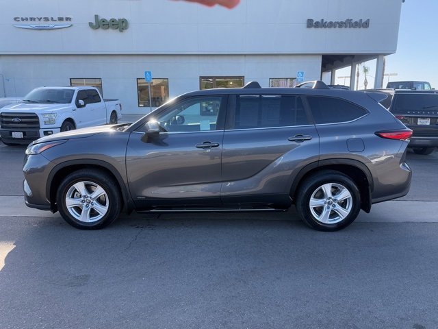 Used 2023 Toyota Highlander LE image 2
