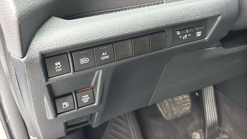 Used 2023 Toyota Sienna XSE AWD/4WD image 16
