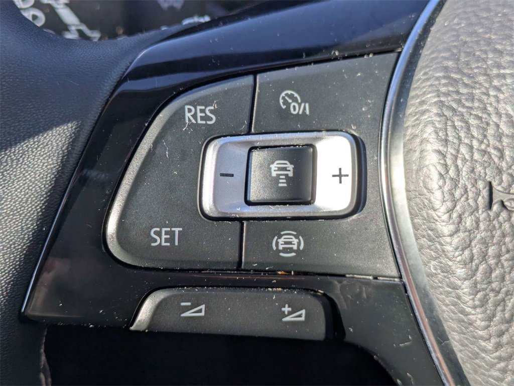 Used 2021 Volkswagen Tiguan SE image 30