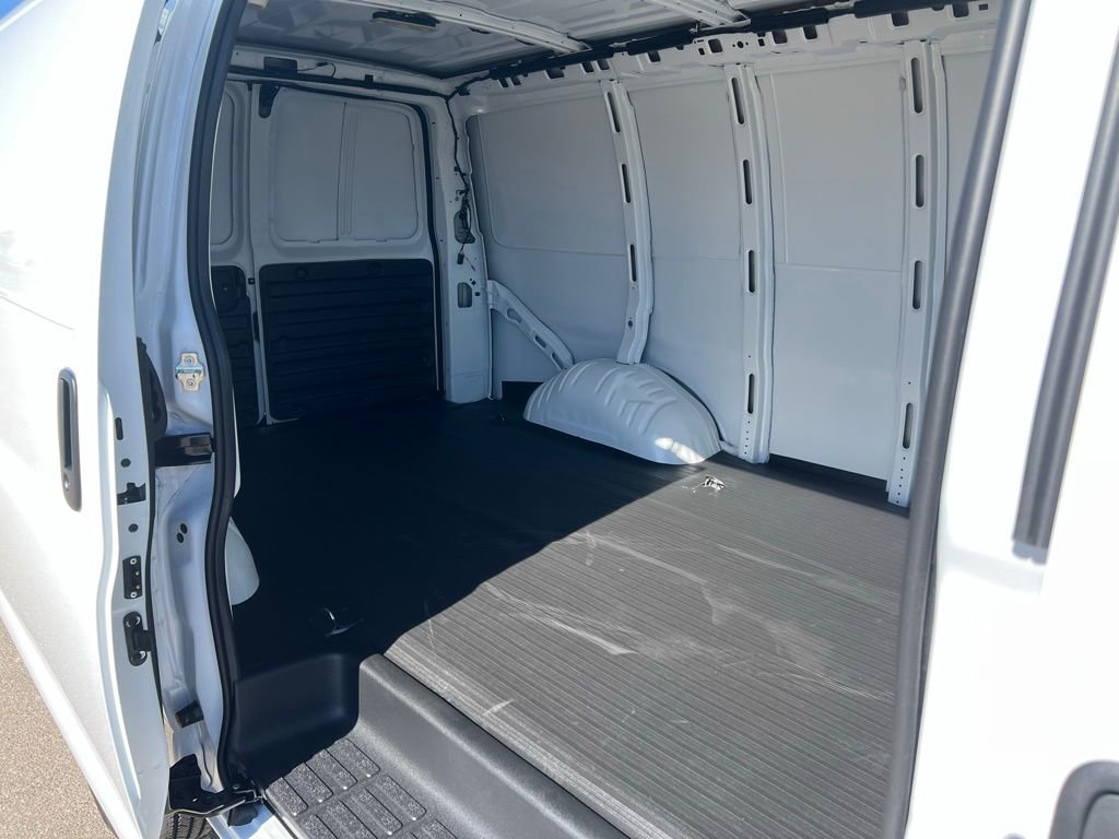 New 2026 Chevrolet Express 3500 w/ Driver Convenience Package RWD image 17
