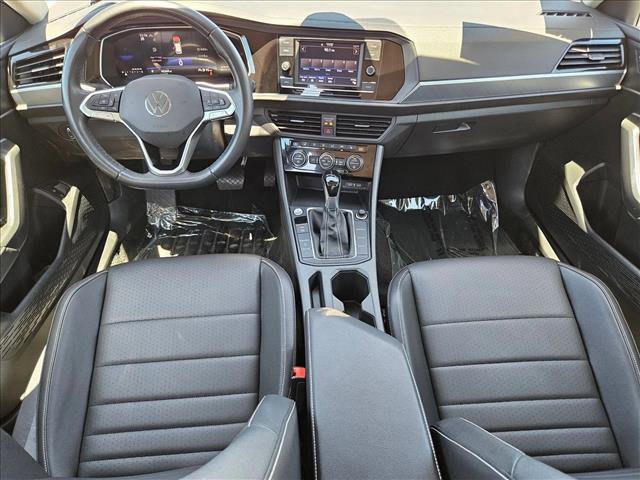 Used 2024 Volkswagen Jetta SE FWD image 16