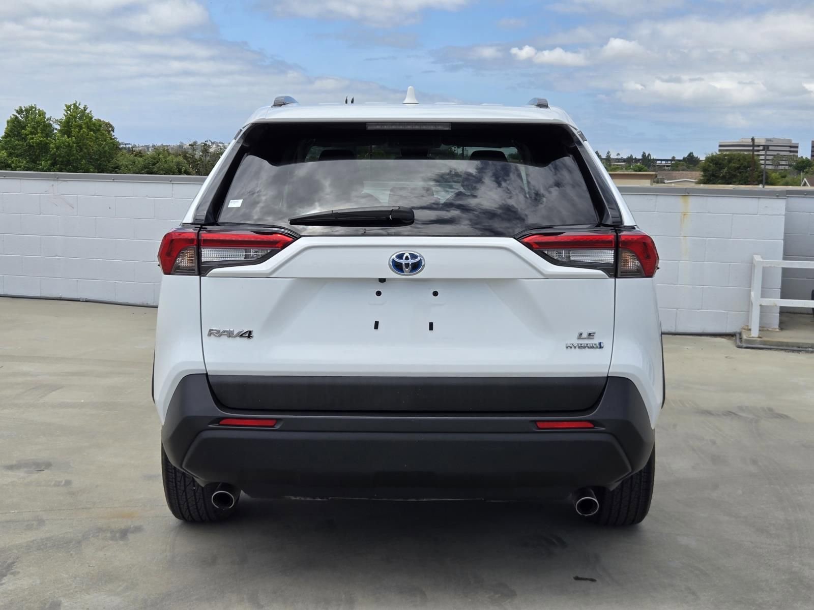 Used 2024 Toyota RAV4 LE AWD/4WD image 5