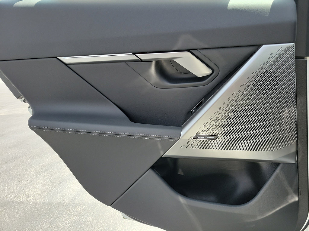 New 2026 BMW i5 M60 w/ Convenience Package RWD image 16