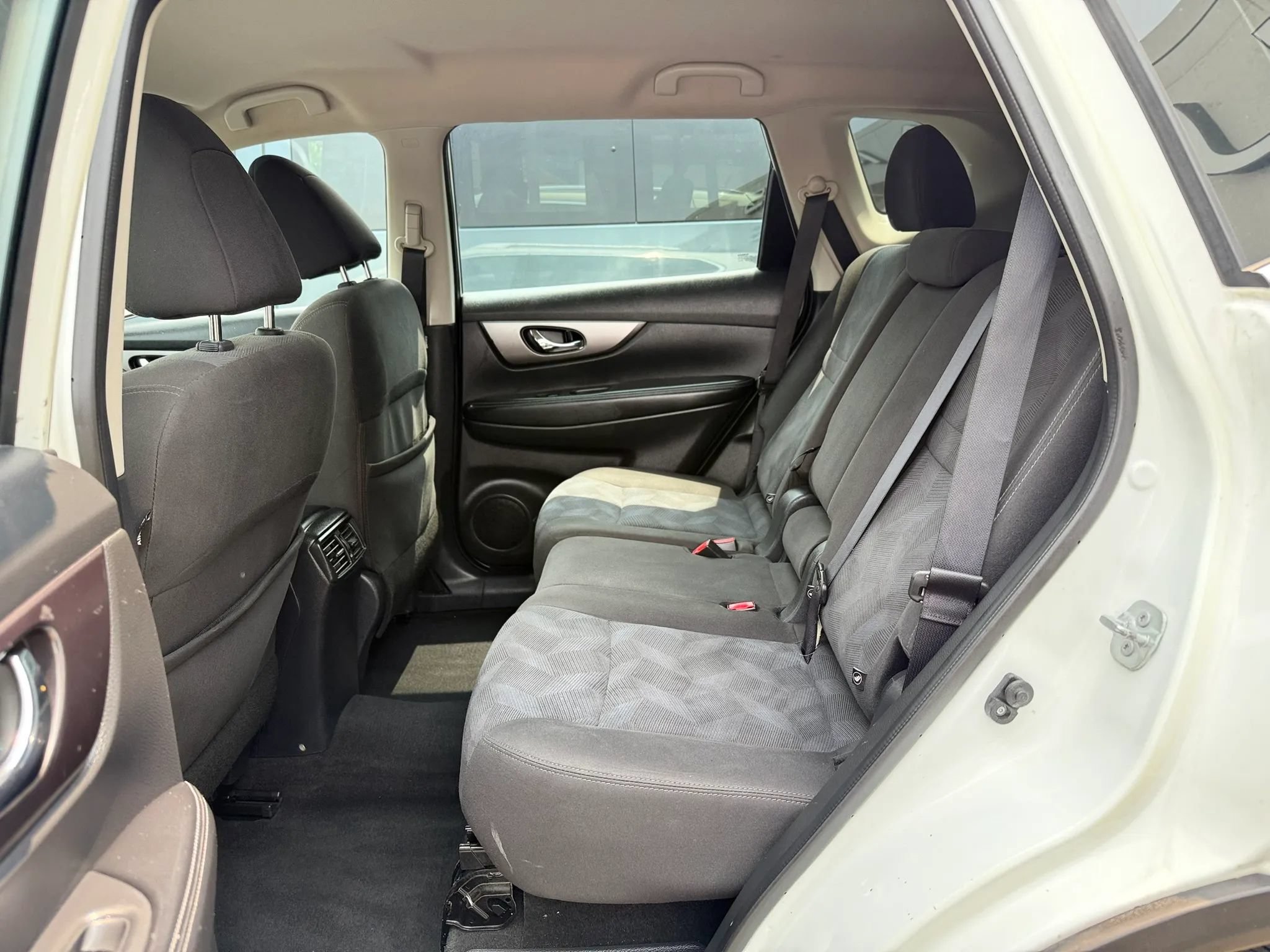 Used 2016 Nissan Rogue S FWD image 25