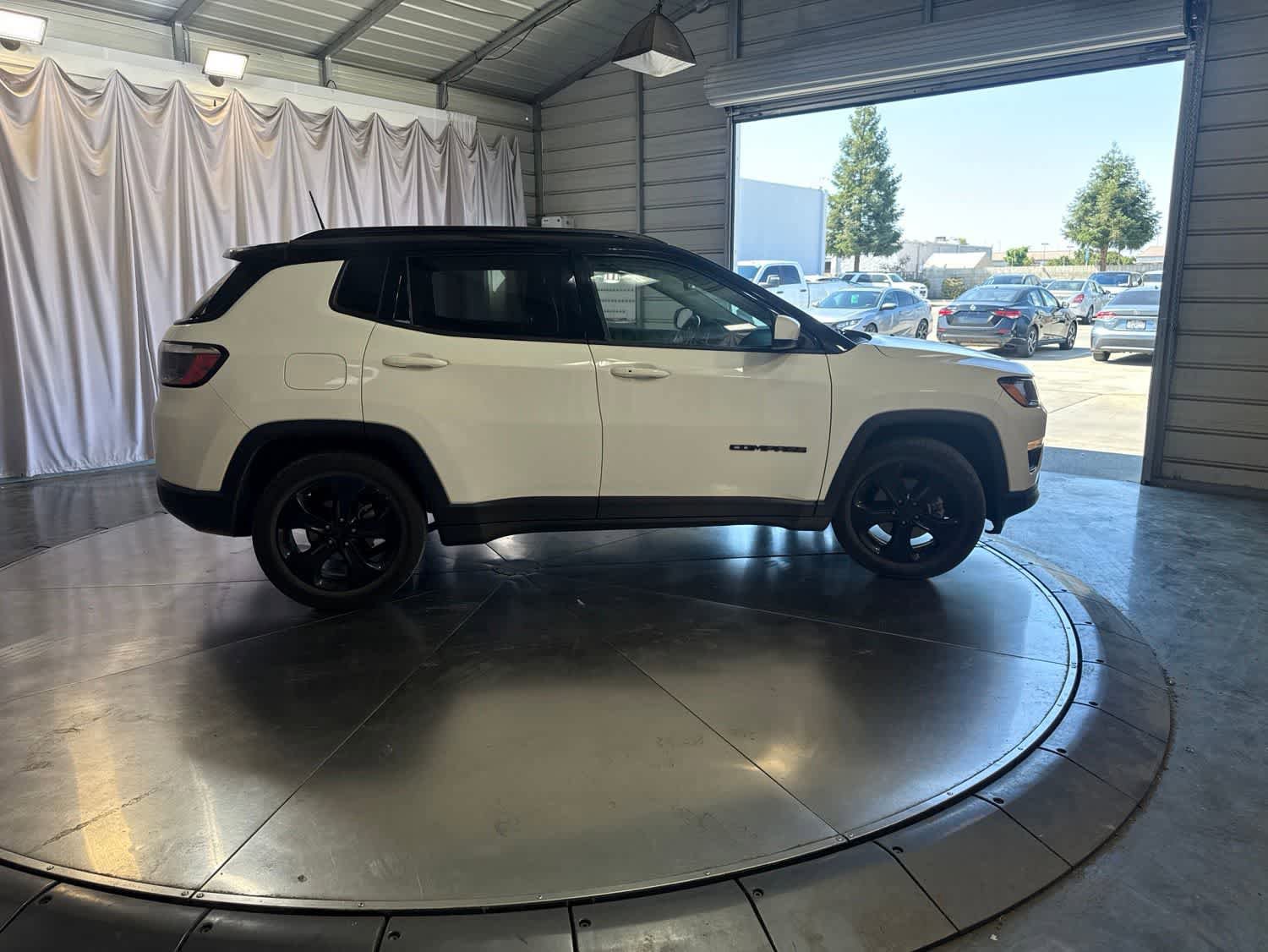 Used 2021 Jeep Compass Latitude FWD image 4