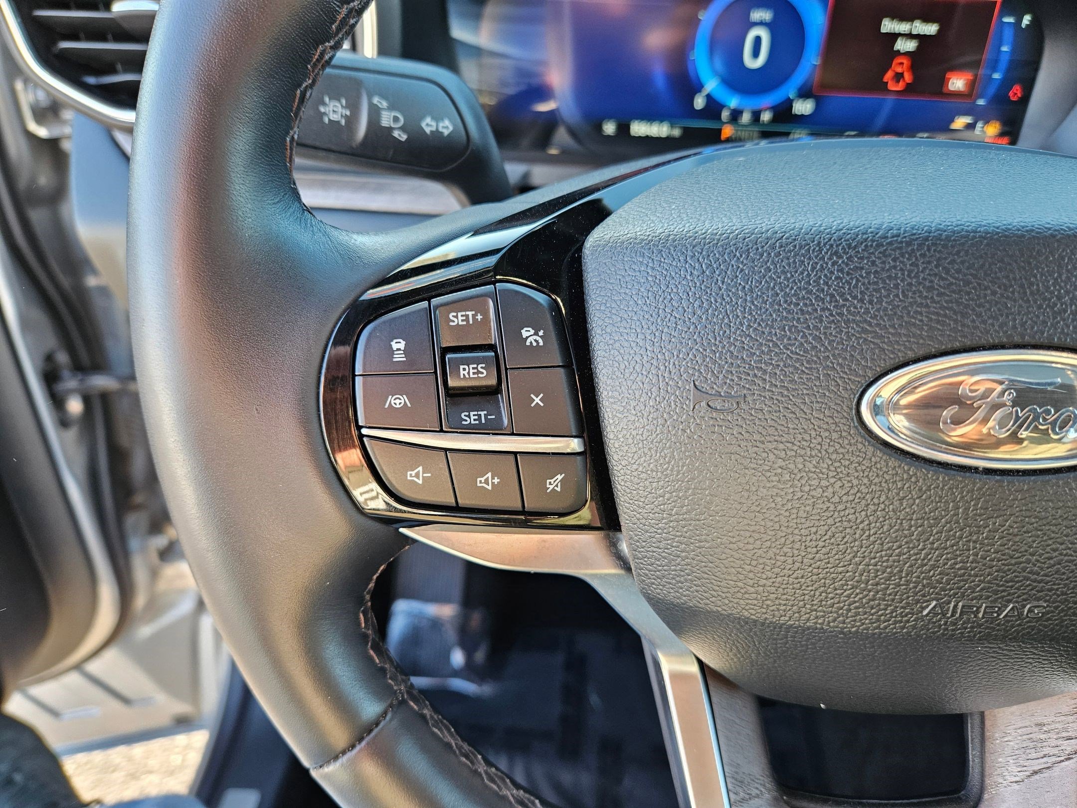 Used 2023 Ford Explorer Platinum w/ Technology Package image 21