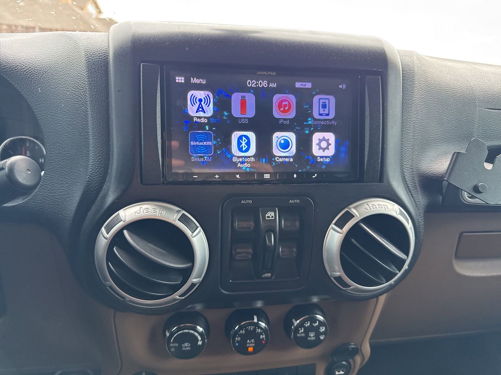 Used 2015 Jeep Wrangler Unlimited Rubicon w/ Max Tow Package image 27